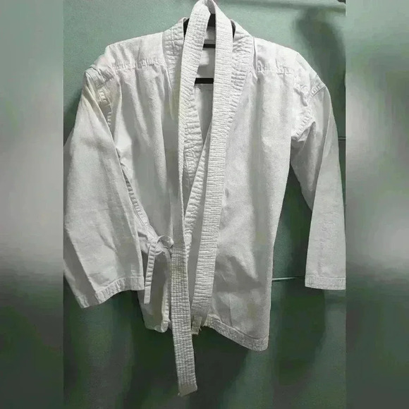 Children's Karate Marshall Arts Gi Size 2 with belt - Picture 1 of 7
